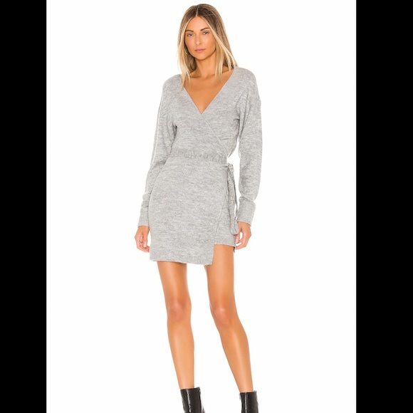 Lovers + Friends Dresses & Skirts - 🔹Lovers + Friends🔹Aimilita Wrap Sweater